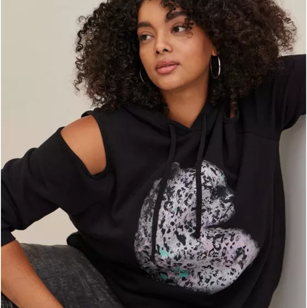 🆕 Torrid Black Cold Shoulder Hoodie 6X